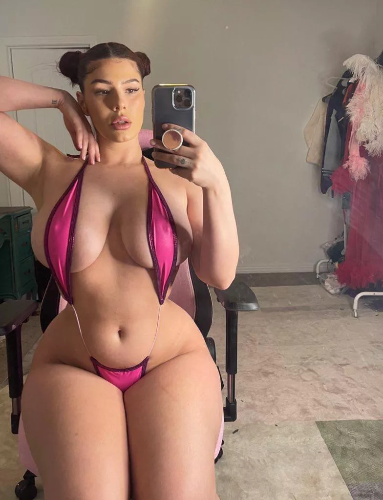 I have the ratios of a Pixar mom 😈 posted by OfficialZoeRenea