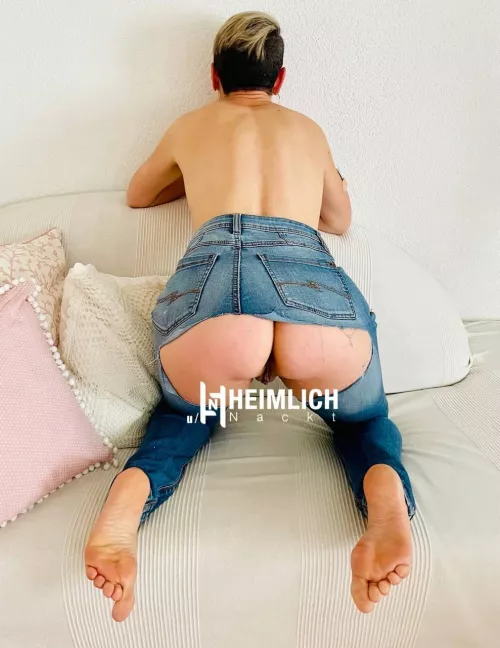 I have to addmit that I dont find it always easy to shoot erotic pictures at high quality. Either I am insecure about the pose, the lightning, the clothes....🤷‍♀️ but this pictures I really like 😊. 40+ MILF SuisseLady by heimlich_nackt