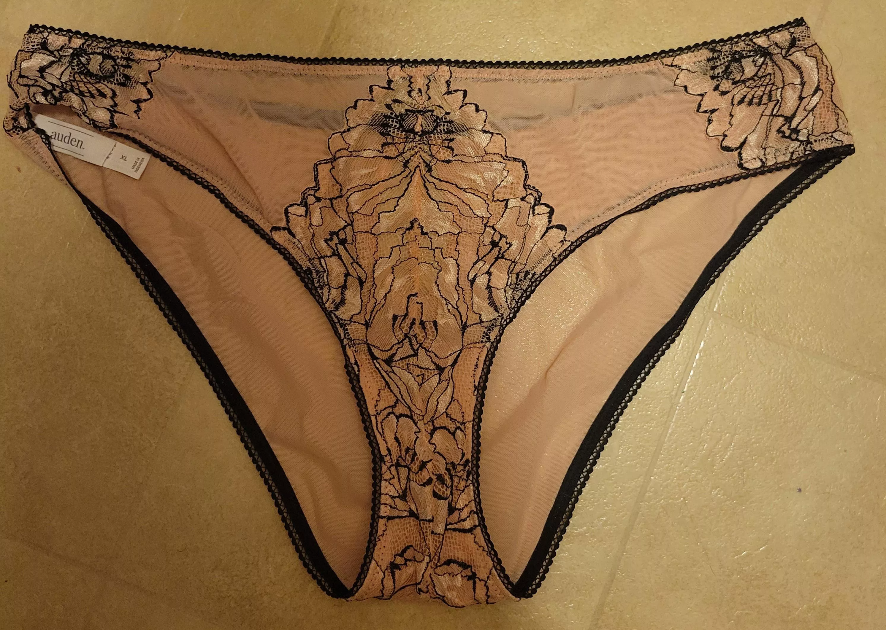 I haven't shared in a bit, these are a new pair my wife bought. Her scent is amazing. posted by askaboutmecb