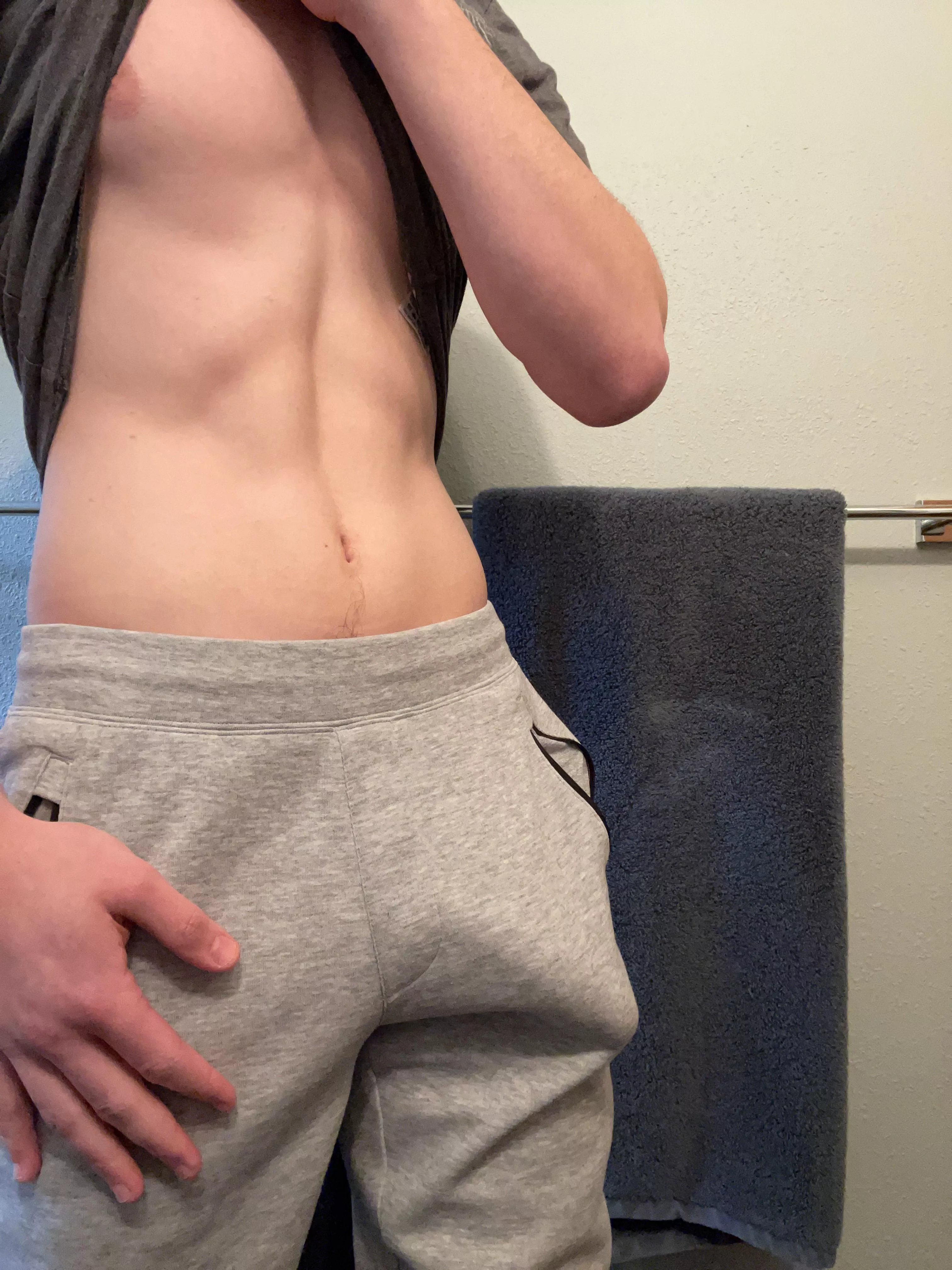 I hear people like grey sweatpants… posted by ThatAnnoyingFck