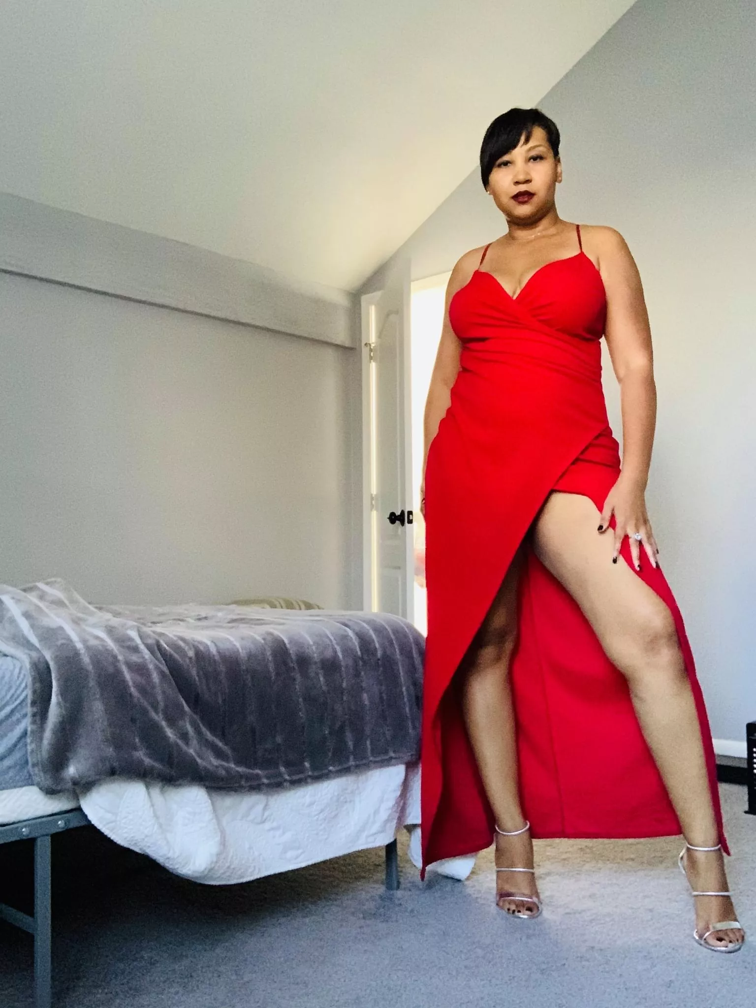 I heard red looks good on ebony! posted by sommerbreeze81