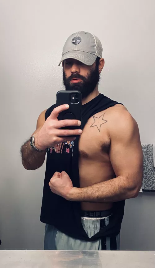 I heard you guys like hairy pits 😉 by New-Ad2776