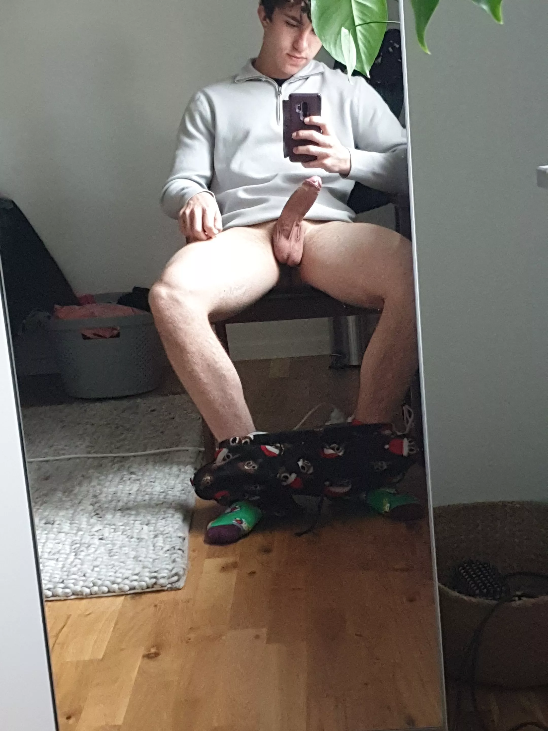 I hope 4 people like it! posted by bigwhitedick06