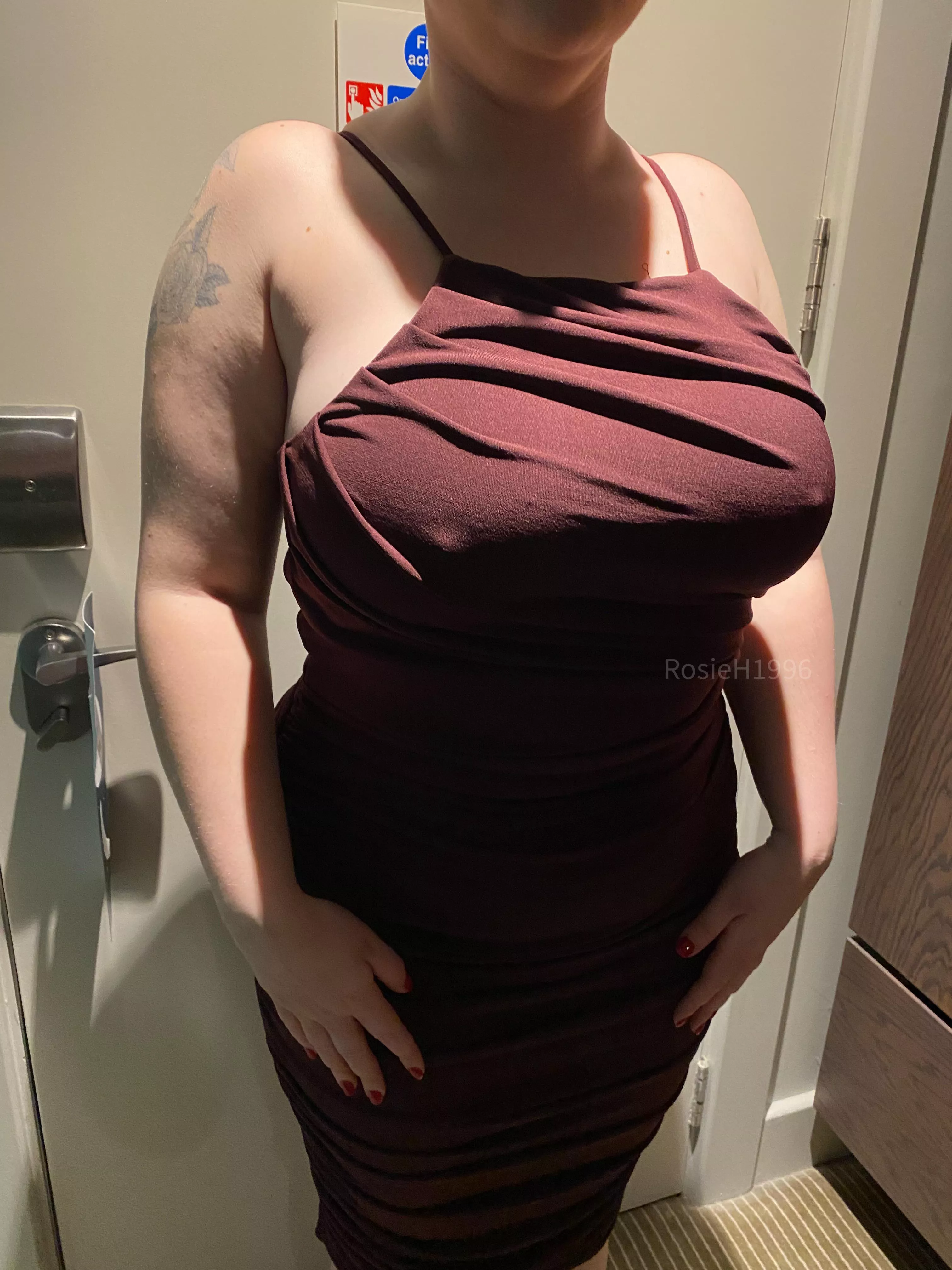I hope all the married men and waiters don’t notice my tits too much 👀 posted by RosieH1996