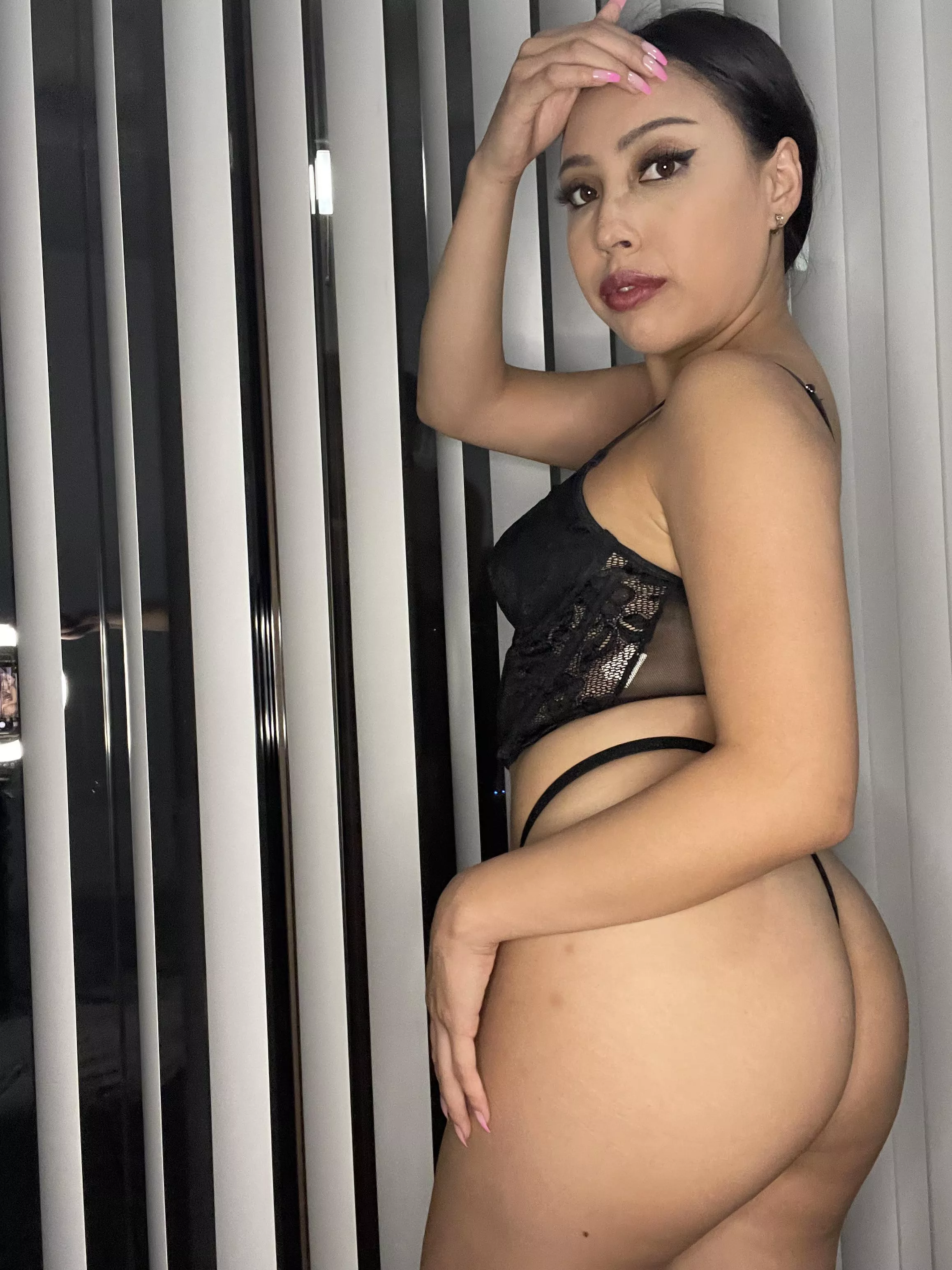 i hope my neighbors enjoy the view 🥰 posted by ivyyleaguebitxh