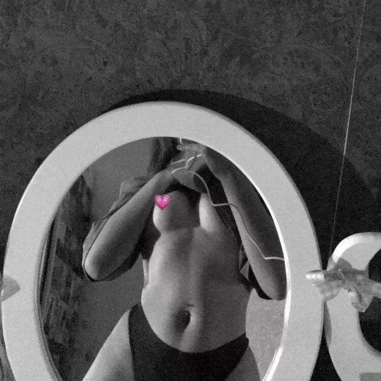 I hope that the 5 guys who see this like my petite body💕 posted by Sajo1204