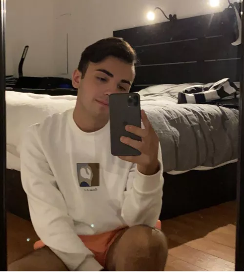 I hope y’all had an amazing day !! 🌞🌻 by Tommygag