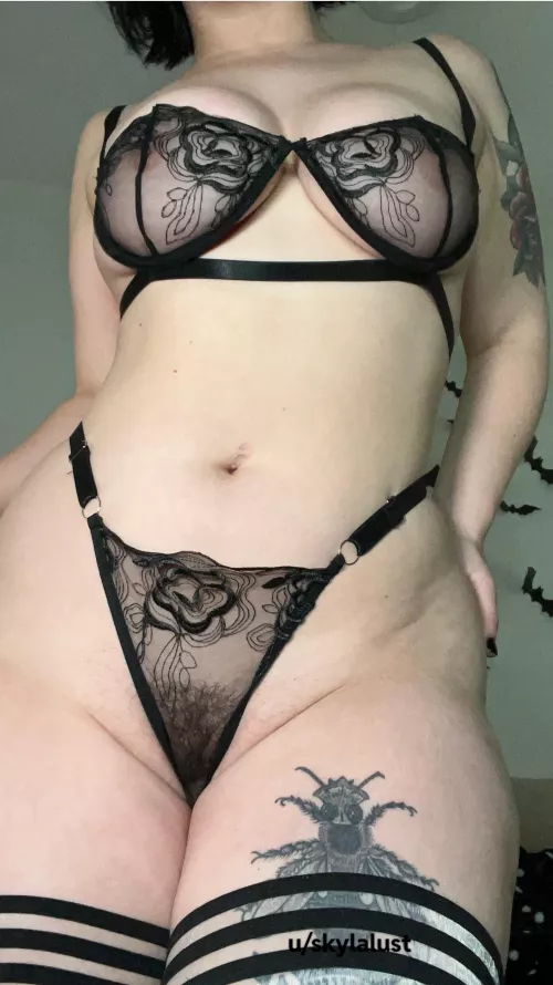 I hope you don’t mind a little hip dip and stretch marks by skylalust