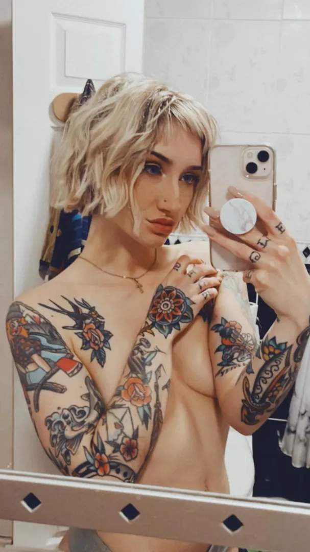 i hope you like girls with tattoos 😋 by little_kitsunex