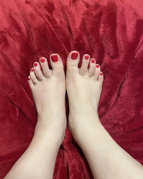 I just got a new pedicure in classic red and I love it! by Nova_Starlust