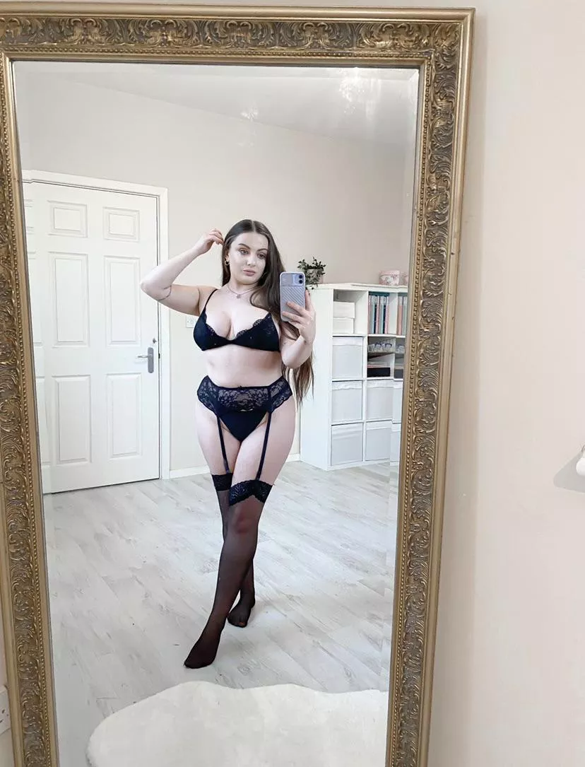 I just joined and I’m very nervous ! My profile is 30% off for 30 days to celebrate my 30th birthday this month 🥰🎀 posted by Jadedfalls