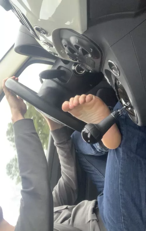 I just love showing off for you. Wish I had company on this ride 🤔 😈 give me a reason to curl my toes by hottubsexmachine18