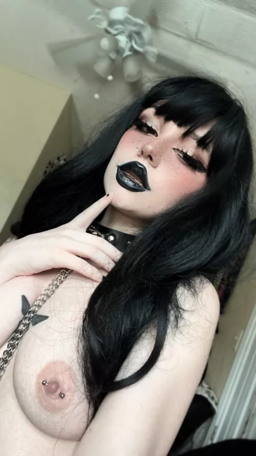 I just need someone to pull me along 🖤 by Renrubtcca