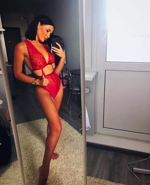 I just wanna kiss you by Weak-Echo-1243