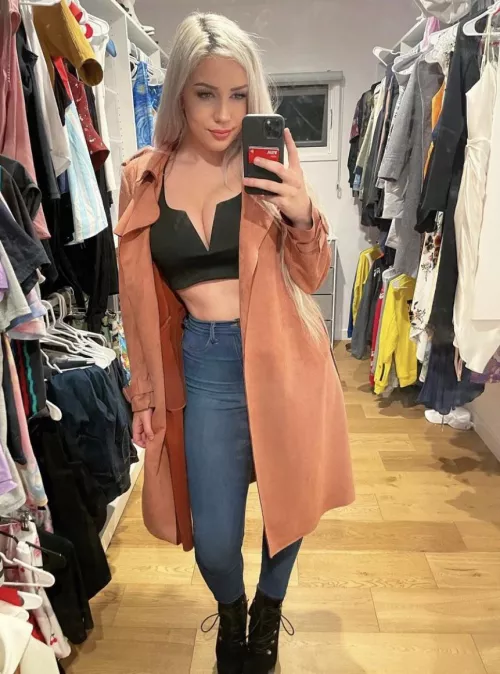 I just wanna motorboat, the busty Alanah Pearce! by XLJamieSnack