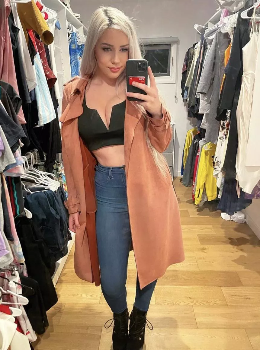 I just wanna motorboat, the busty Alanah Pearce! posted by XLJamieSnack