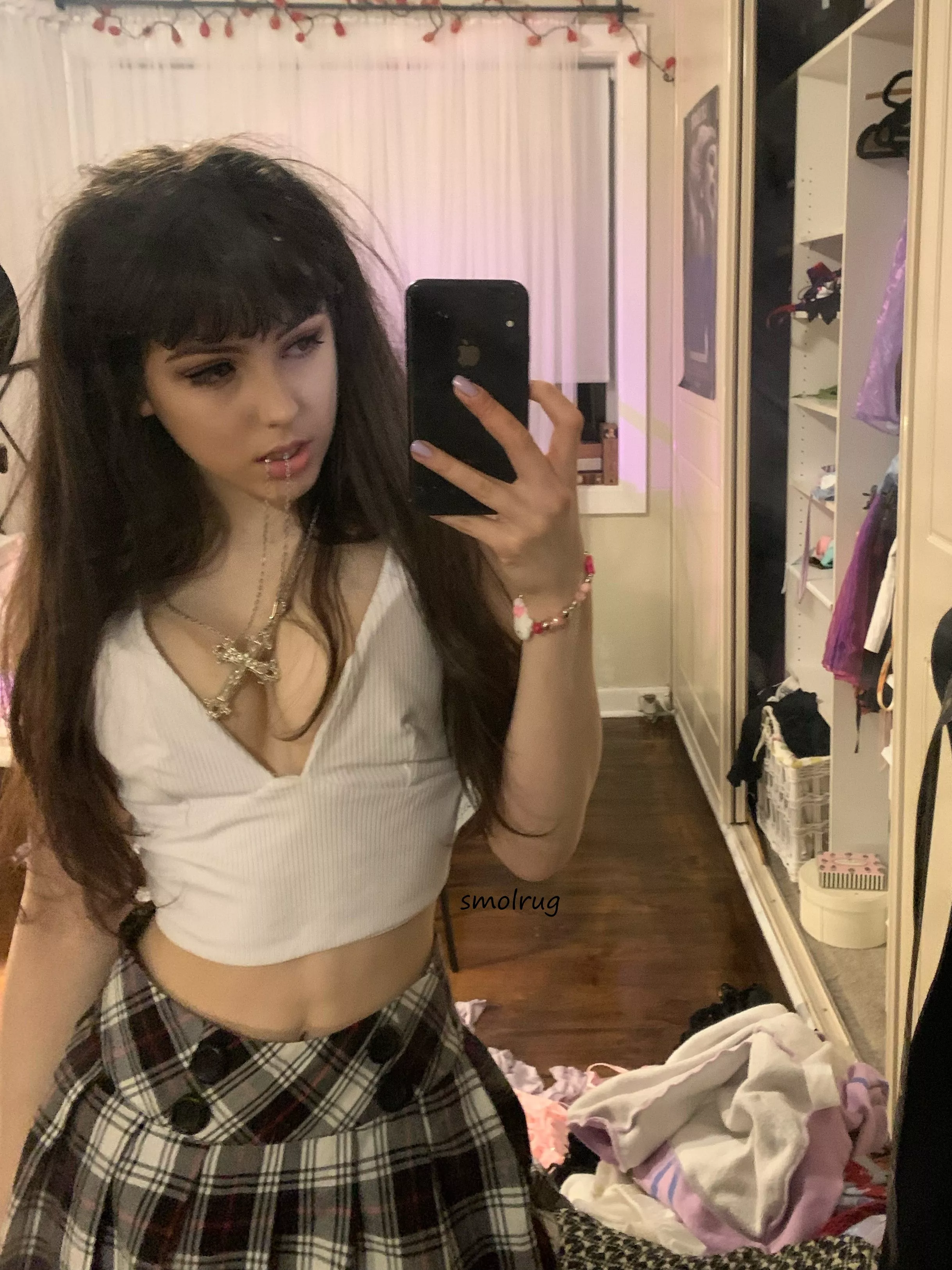 i just want a guy to hit on me at a party 🤍[18f] posted by smolrug