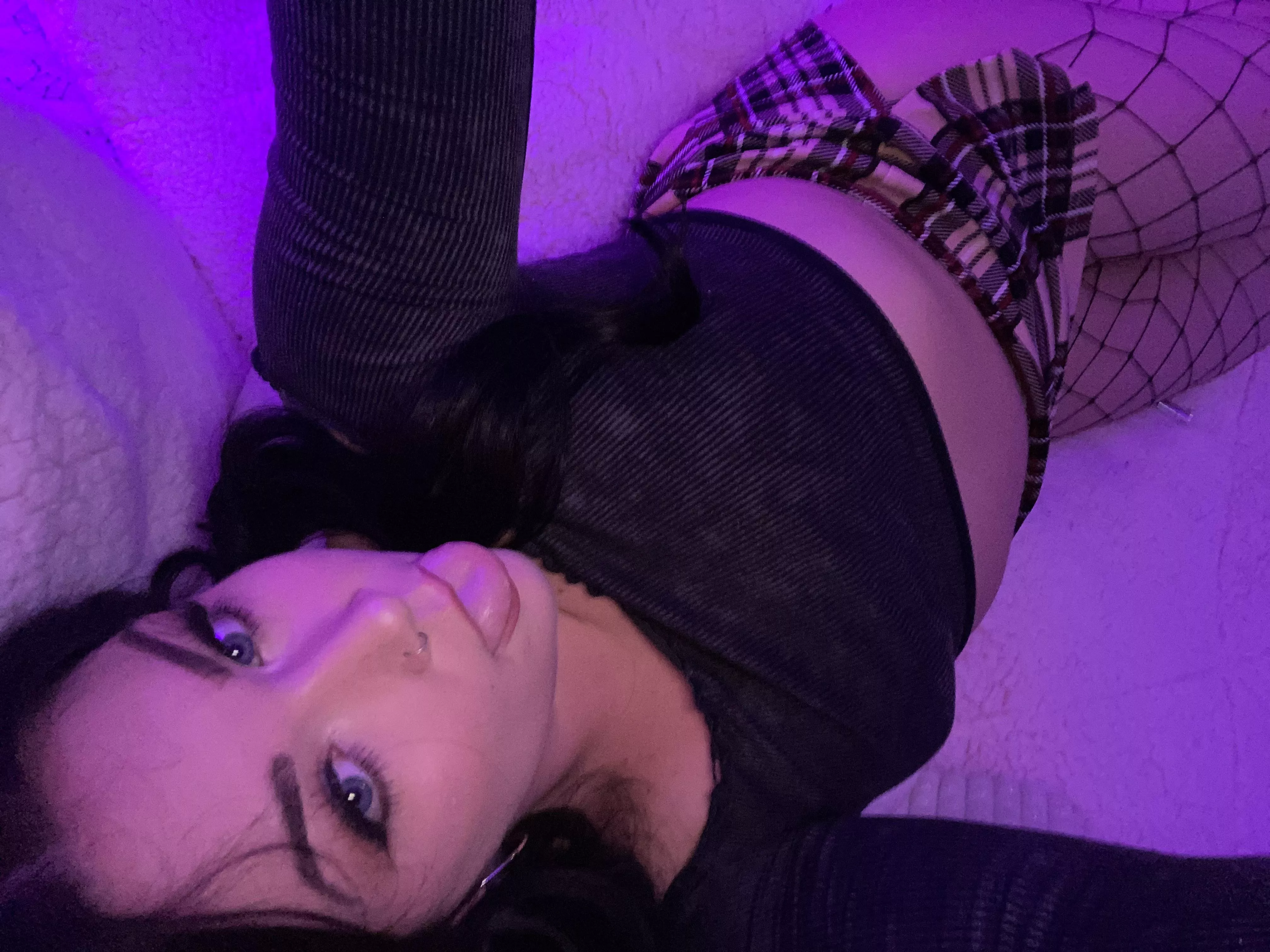 I just want to be spoiled by your husband. But I’ll let you have a taste of this lil cake ❤️🥰 posted by juicygem97