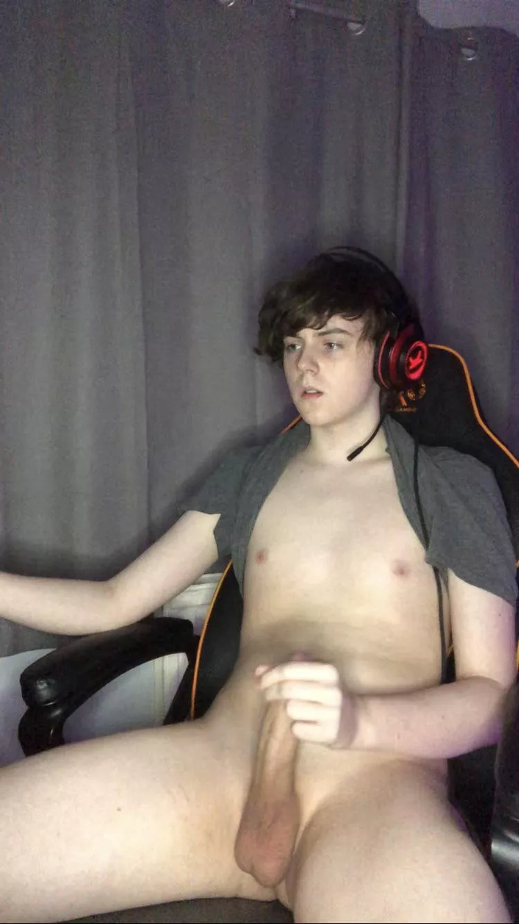 I keep fuckin losing at valorant so ima just wank instead 😩 posted by Jim_Jamz2