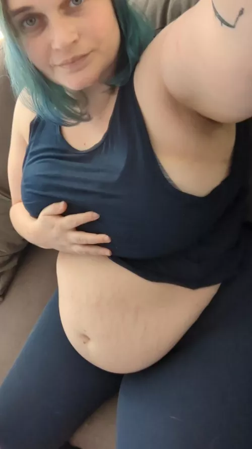 I keep getting asked if I'm pregnant.. I'm not by keiralee26