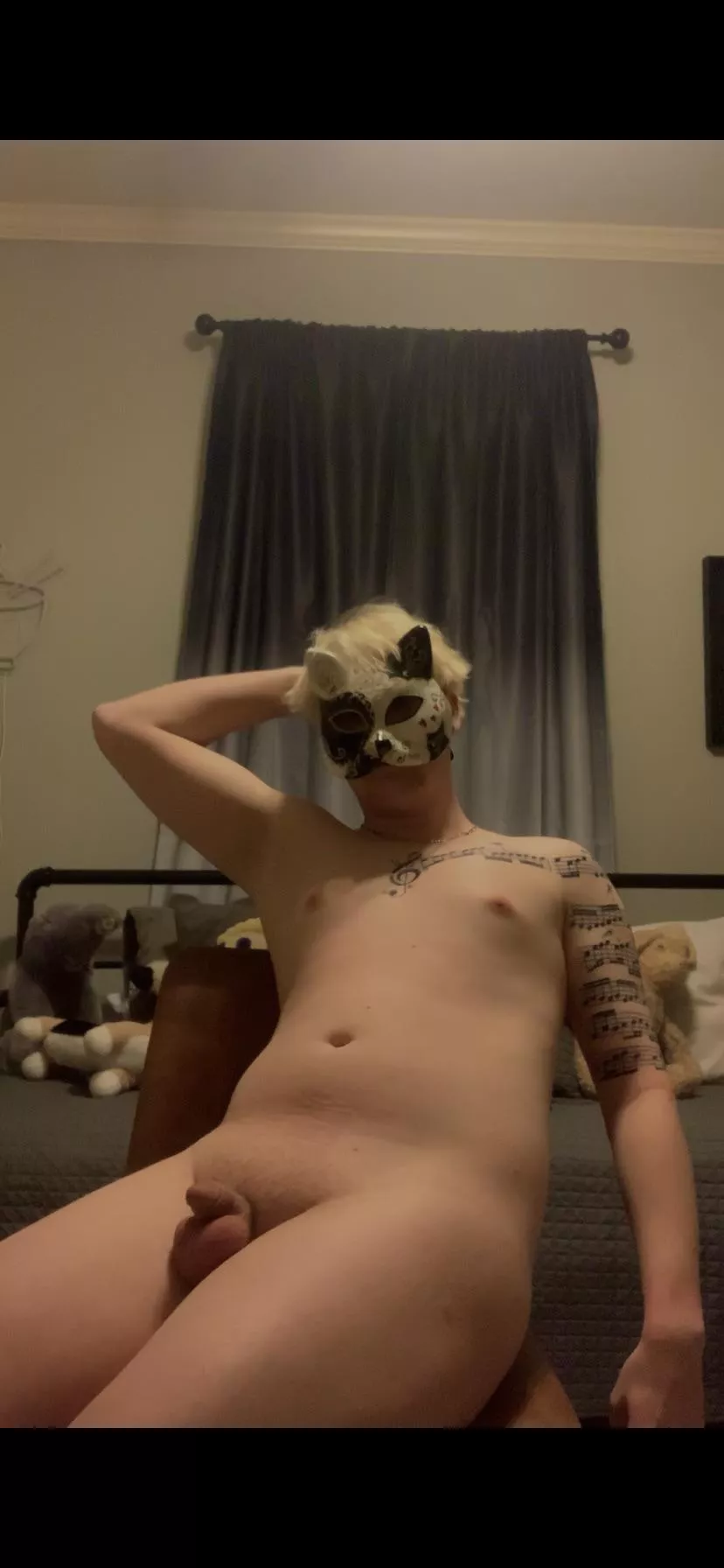 I know I’m small 😅 posted by Femkitty67