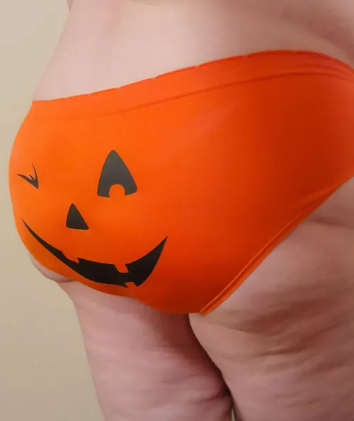 I know it's not fall yet but my booty looking too cute to resist by buttercupsassybtch