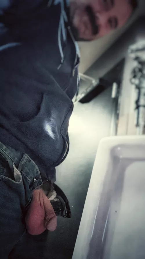 I know you like to peek. by OtterboxPDX