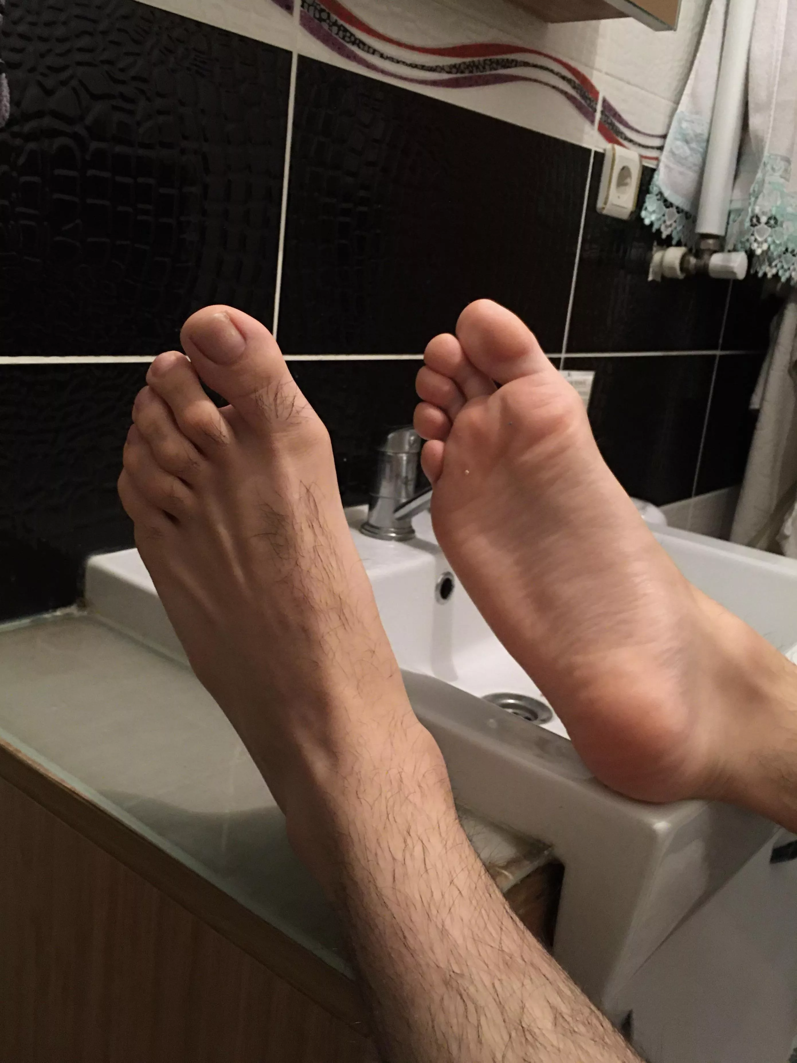 I know you wanna be next to my big alpha feet rn :) posted by cagatayrb