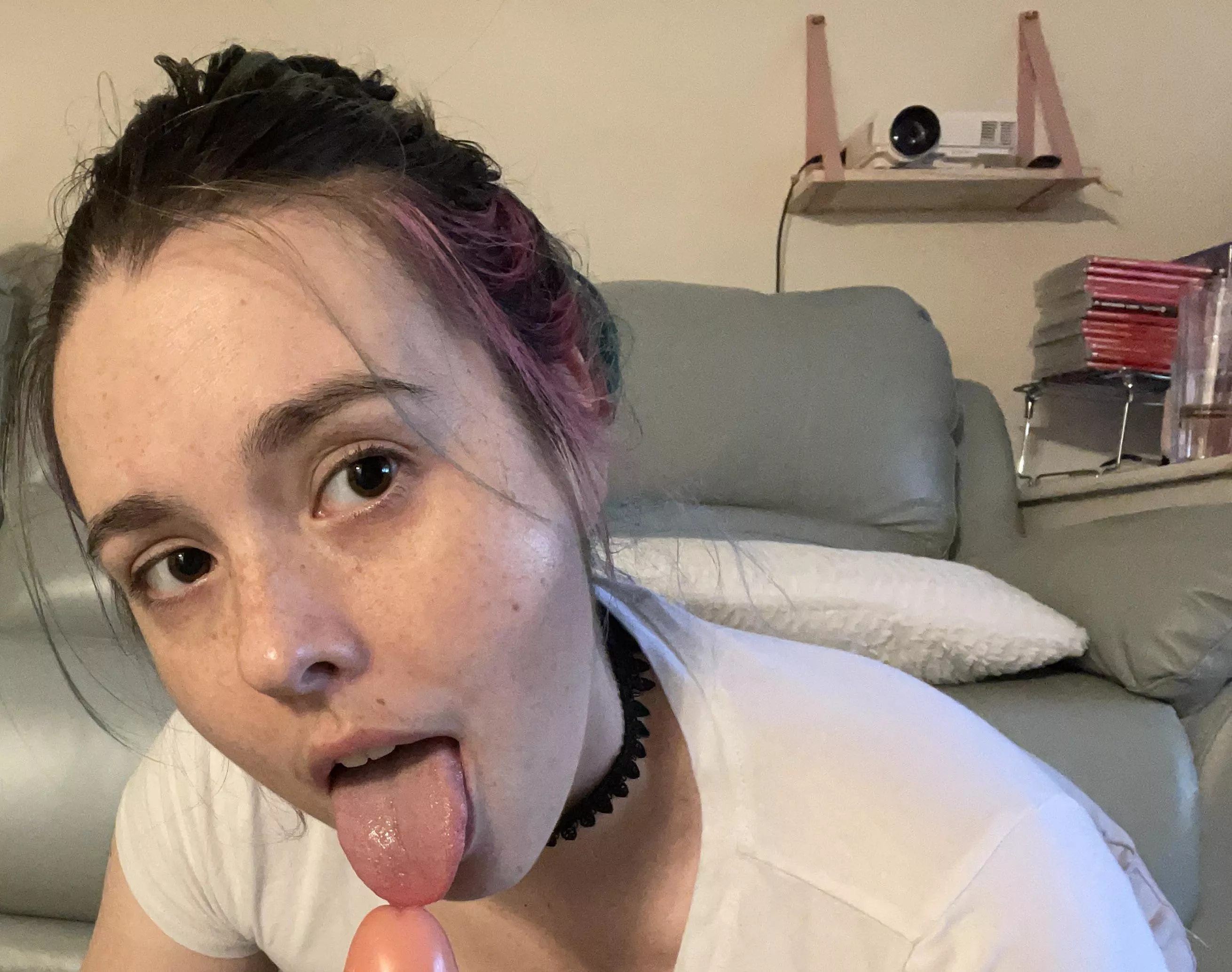 I know you wanna cum down my throat 😋 posted by ellietheelephant29
