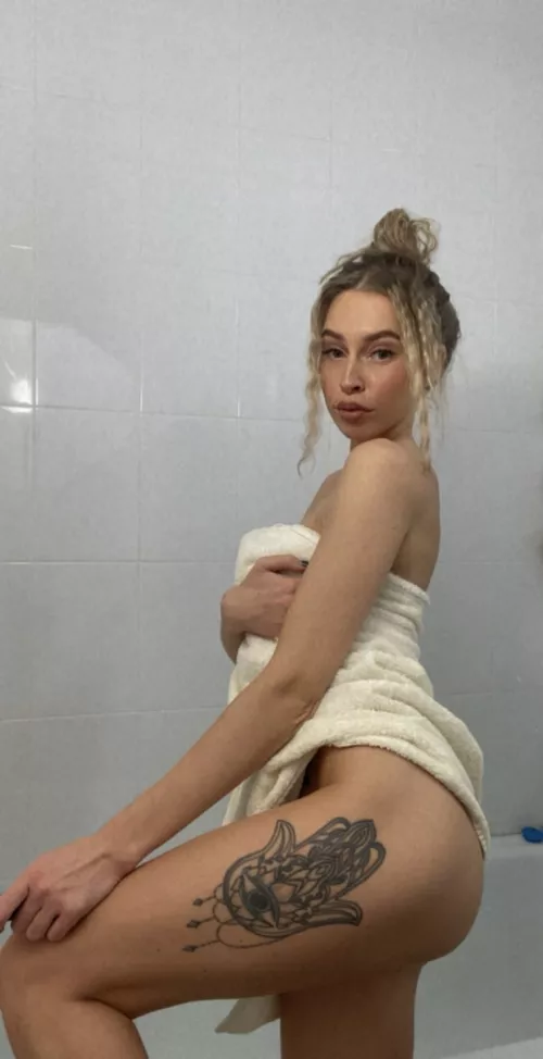 I know you want my body when it's clean for you today🙄 😏 😉 This warm water makes me so horny🍓 by Henryheadgog