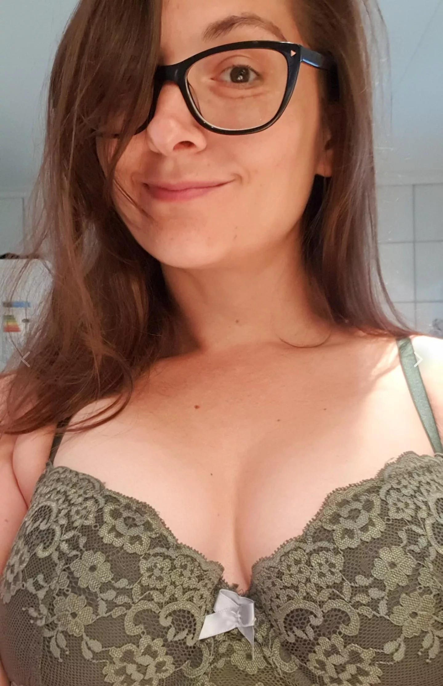 I like my green lace bra 🤓 posted by IwantSarahMichelle