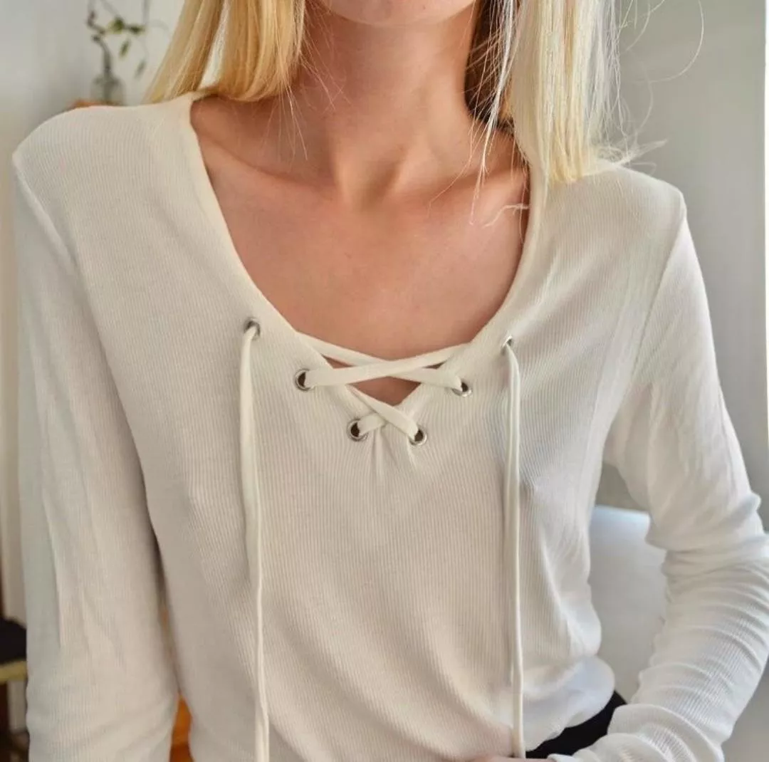 i like small tits with hard nips posted by geilersohn