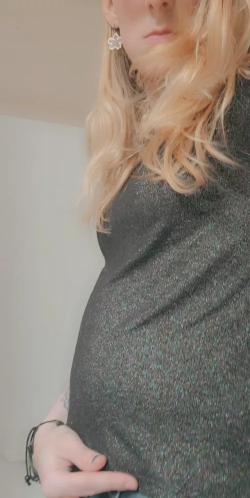 I like strangers treating me like I'm pregnant by chubby_kitten1