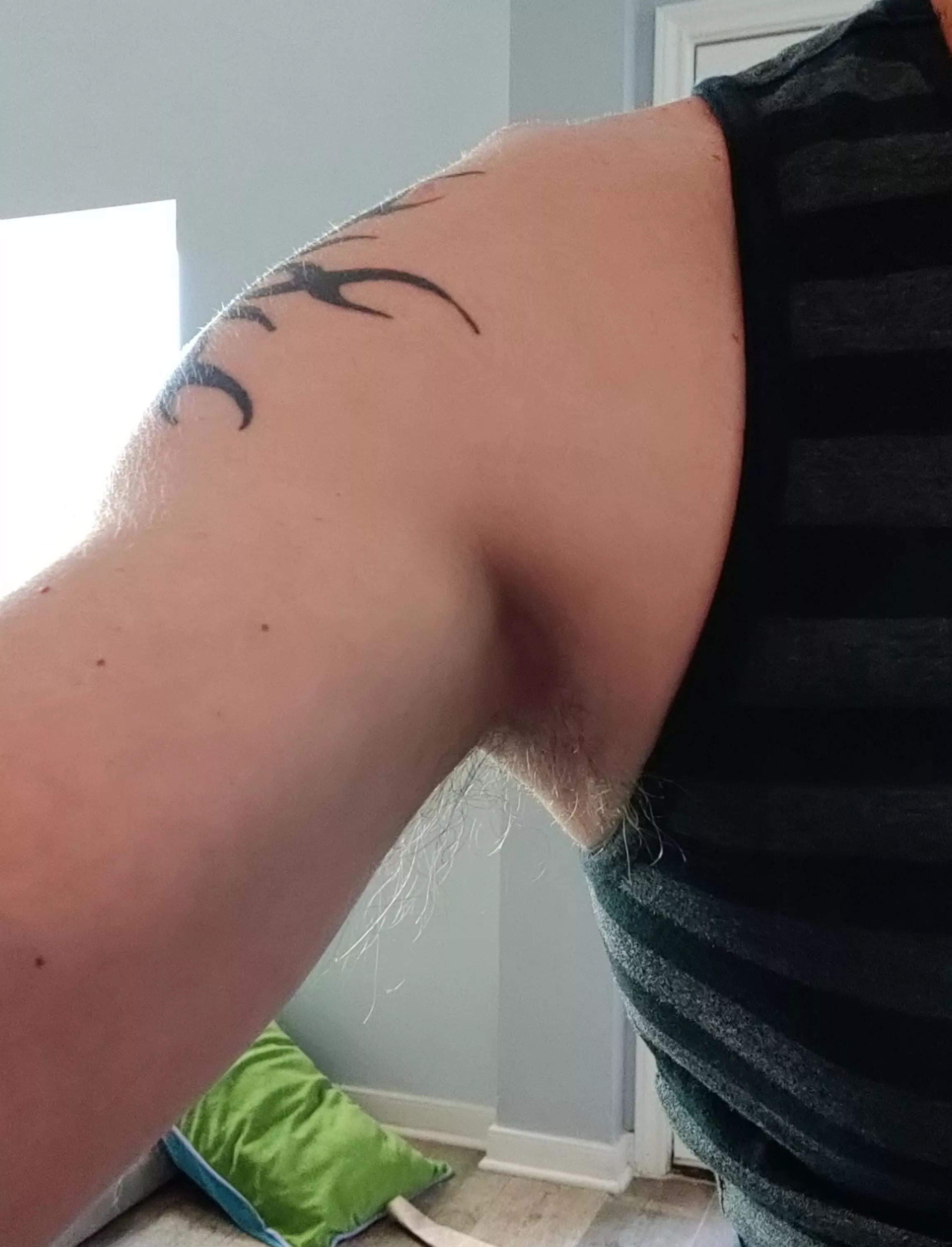 I like the peach fuzz on my shoulder posted by BoredDude782_2