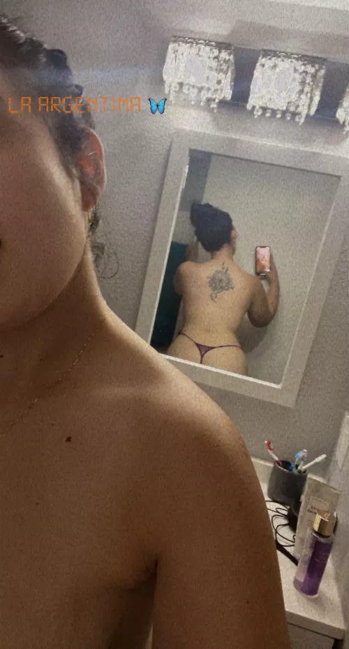 I like them older then me anyone wanna shower? 😏 by Naughtynicole013