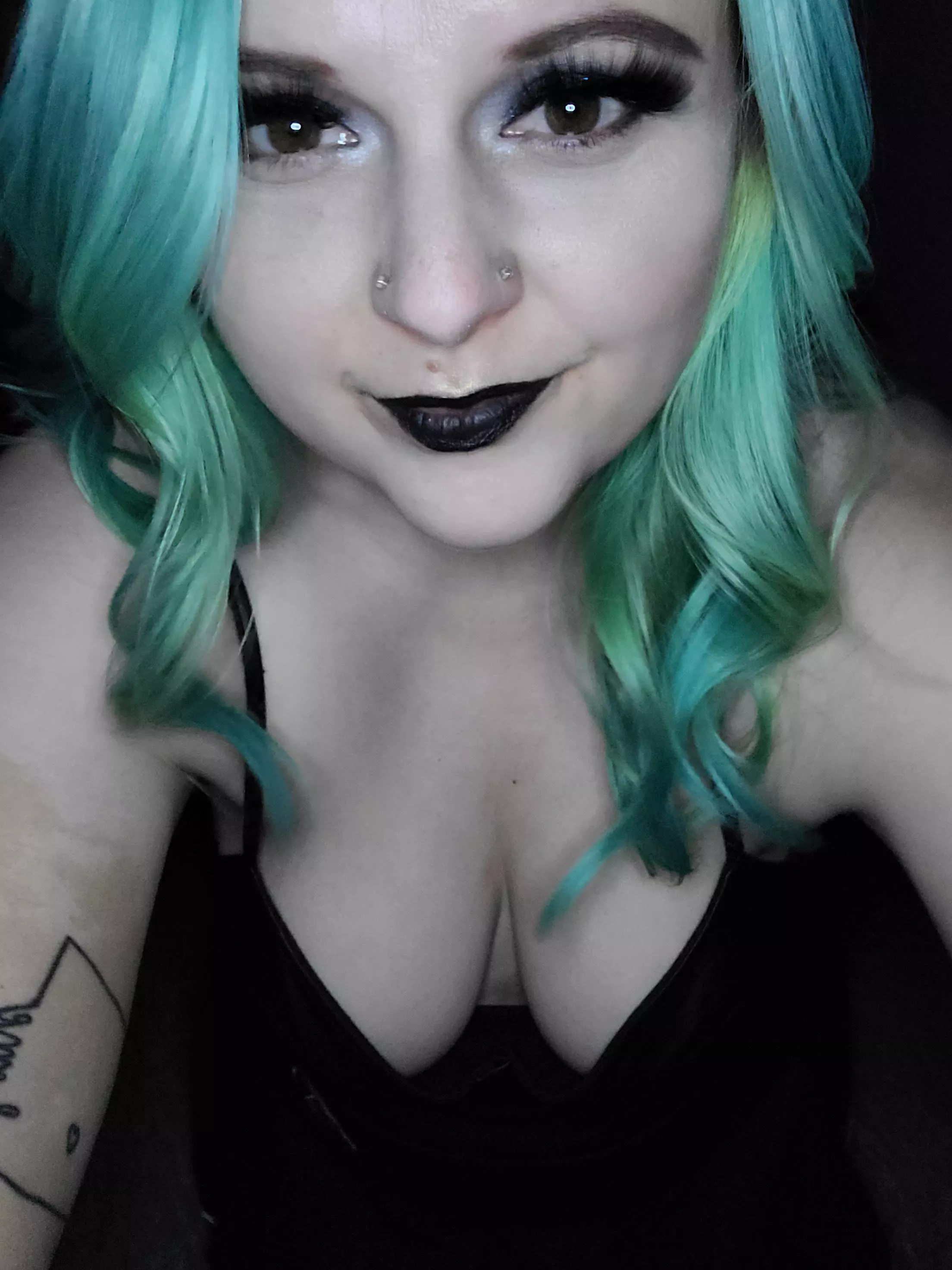 I like this angle. posted by scarlettdahliaa