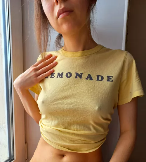 I like this t-shirt, but its this thin by strawbery_pancake