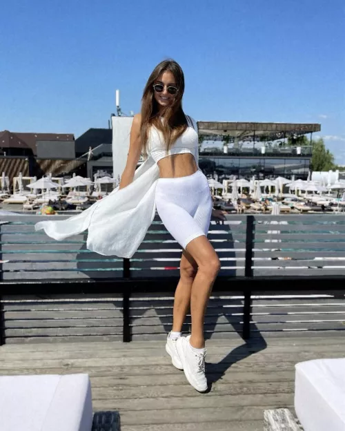 I like tight yoga pants in white colour by Tamara_Sunshine