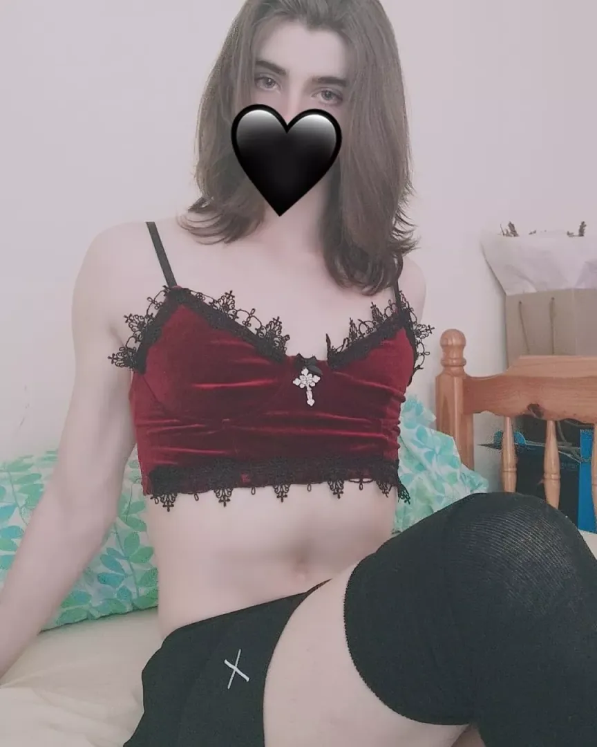 I like to look pretty- even though I'm a boy >.< posted by Snowboyxxx