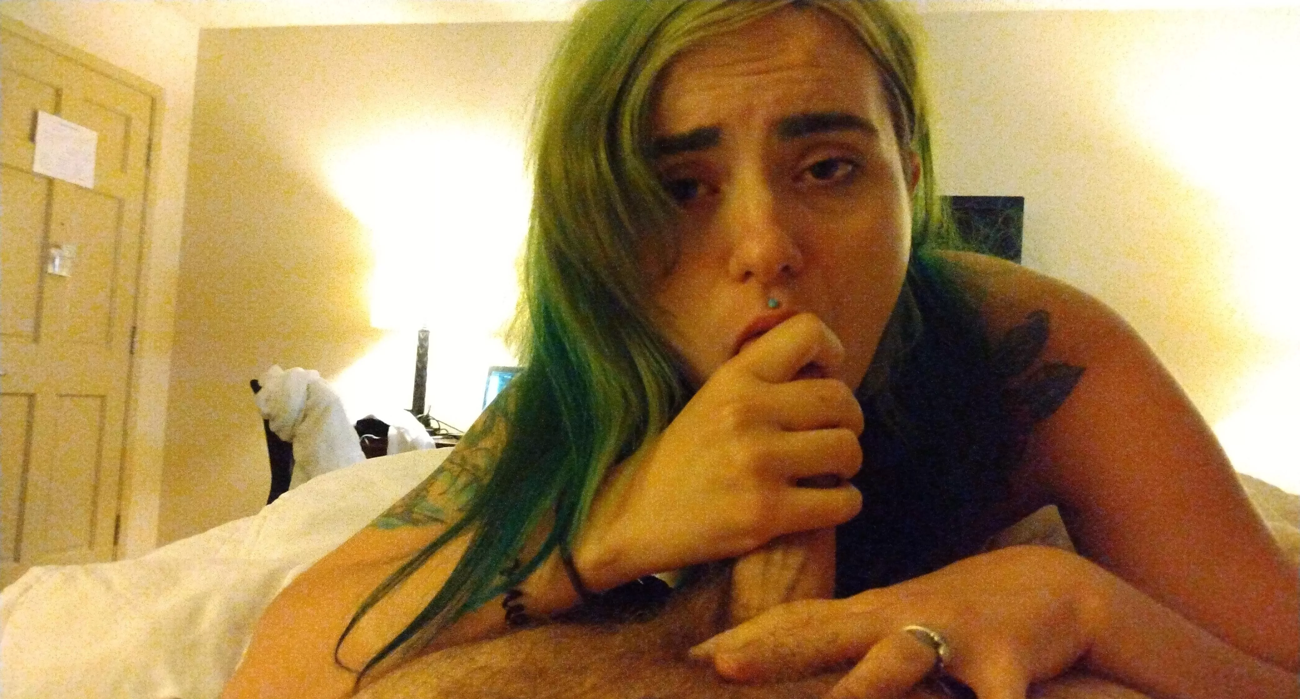 I like to make sure you can see my wedding ring in the photos. posted by sentinail