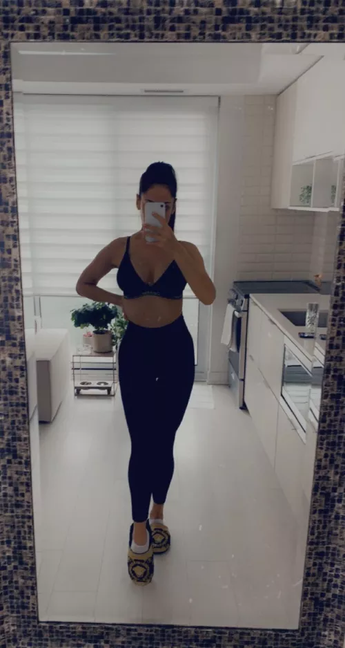 I like to play when I'm naked, so tell who likes it😈 by Neilejt