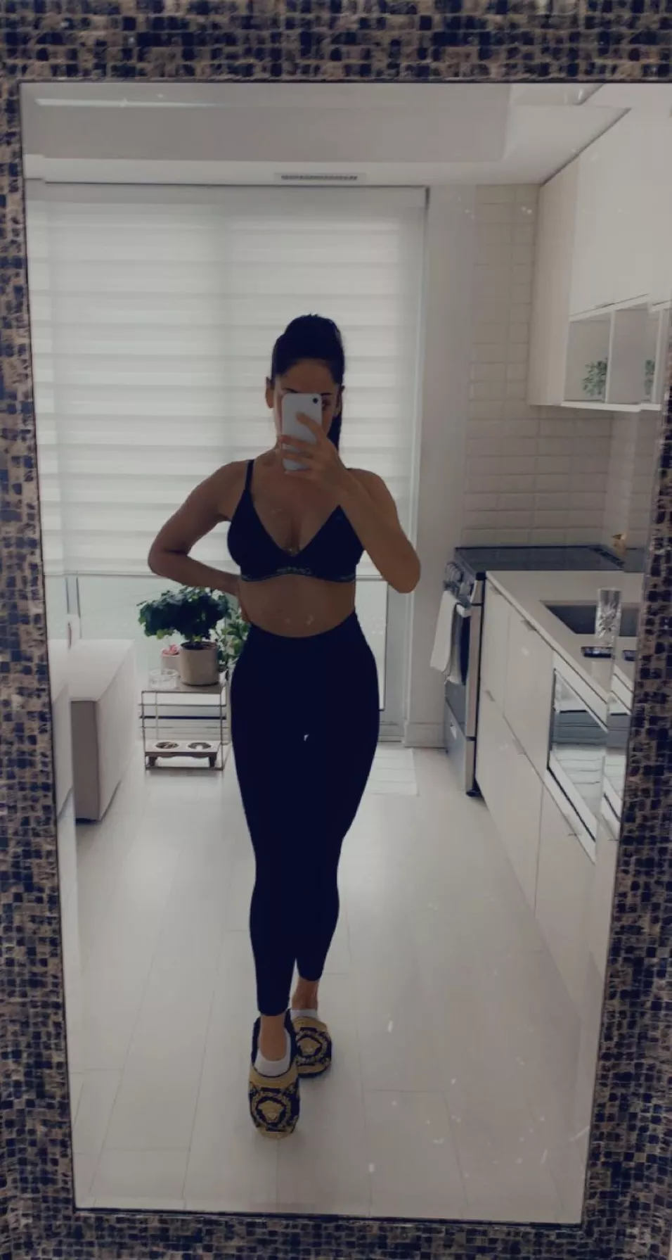 I like to play when I'm naked, so tell who likes it😈 posted by Neilejt