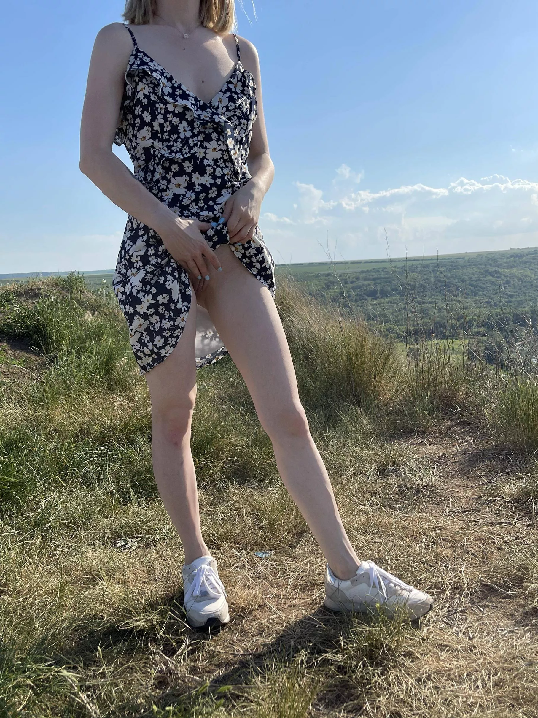 I like to walk without panties in the summer^^ posted by pantylessmiss