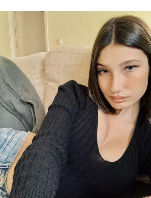 I look bored 24/7 by xxmDimitra