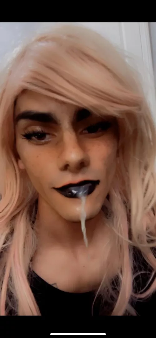 I look good with a load in my mouth 😋 by dumbslut64