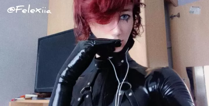 I look kinda evil 👀 posted by Felexiia