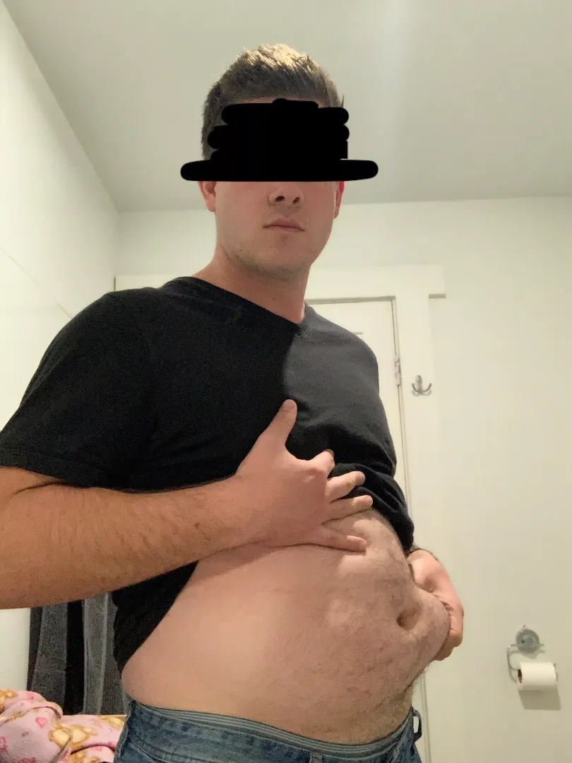 I look pregnant or just fat ? DM’s always open by Character-Ocelot-383