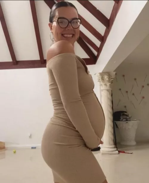 I look so good knocked up 🙈 by Content_Holiday9614