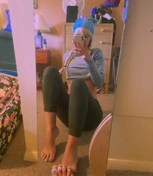 I love a good foot freak🥰 who’s with meee by Lovedogsmorethanppl