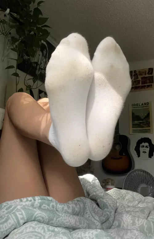 i love being able to see a perfect outline of my feet in my white socks hehe by babygirlfeet89